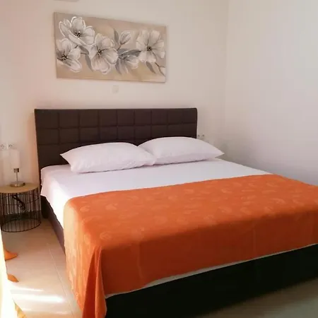 Wioletta Ciovo Okrug Gornji * Трогир