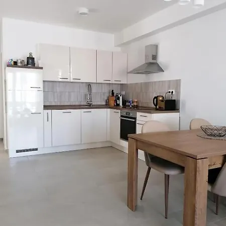 Wioletta Ciovo Okrug Gornji * Трогир